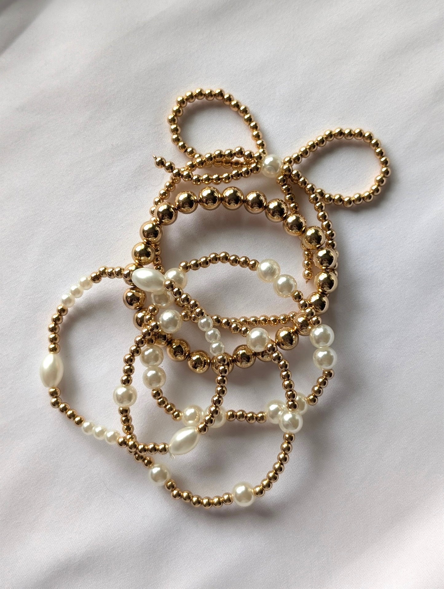 Bows And Pearls Gold Beaded Bracelet