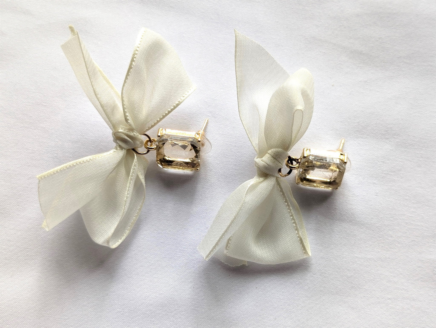 Preppy Stone Earrings with Ivory Bows